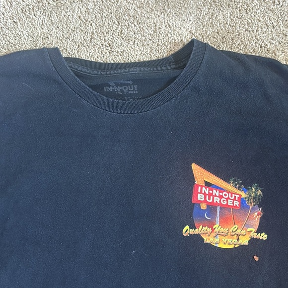 Vintage 2000s in n out car t shirt - Picture 2 of 2